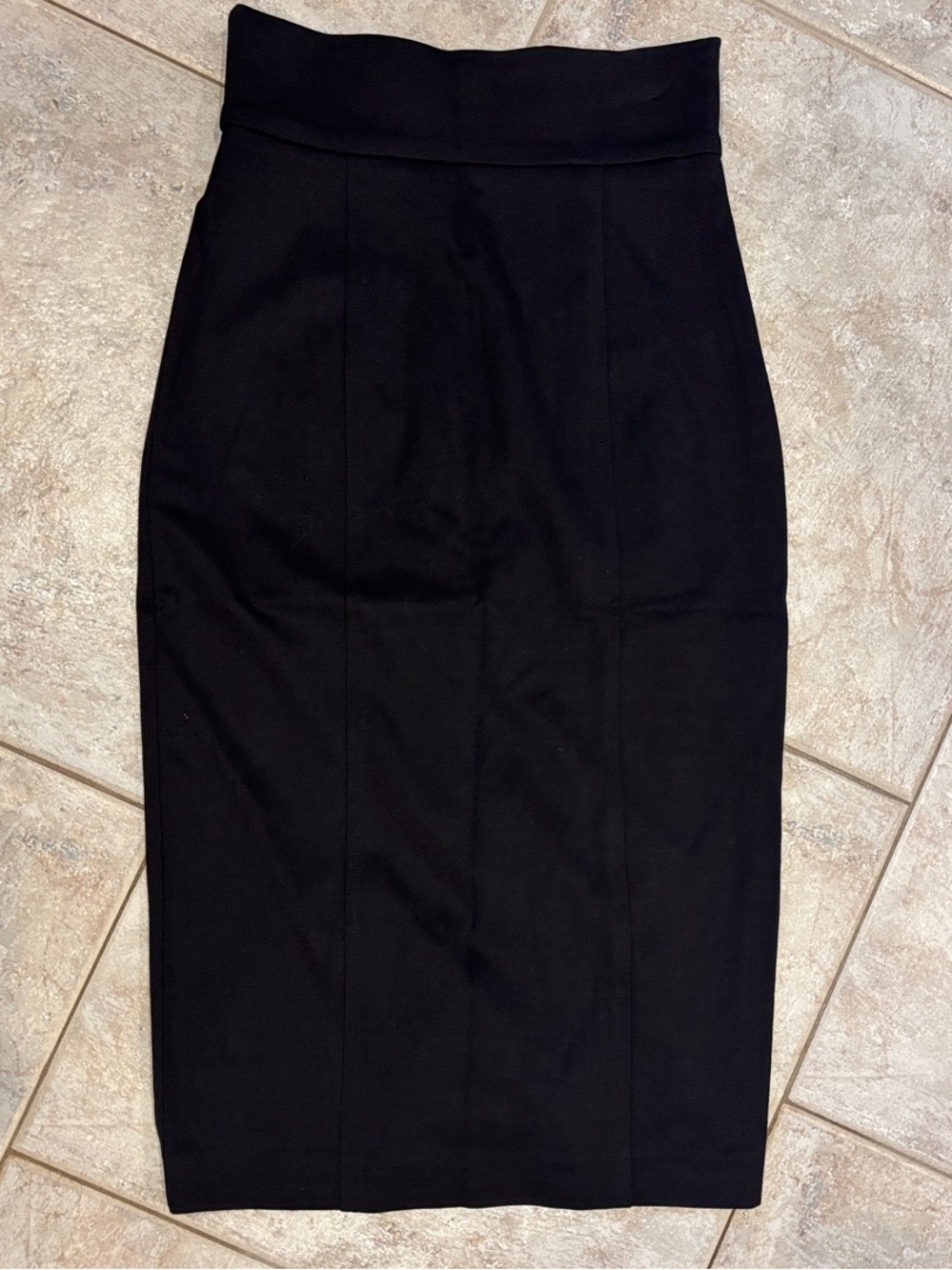 High-Waist Black Pencil Skirt - Sleek Tailored Silhouette